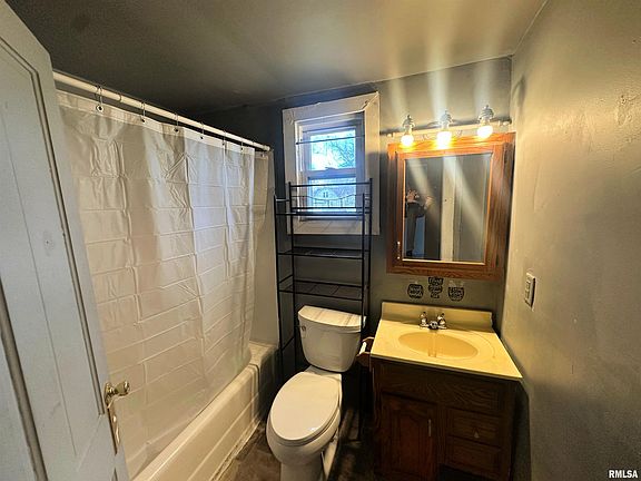 5th image of 1702 E Carpenter St