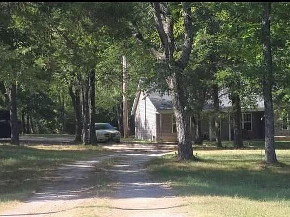 3rd image of 15165 W Earl Rd