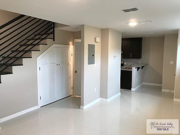 3rd image of 567 W Jefferson St #D