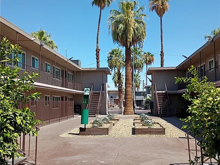 2100 Sunrise Ave #9 — Photo 24