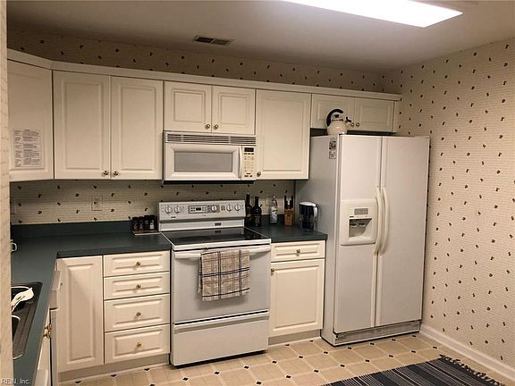 5th image of 916 Charnell Dr APT 100