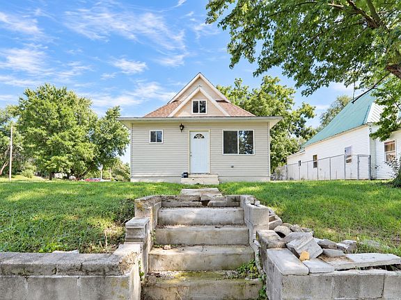 4th image of 1620 6th St