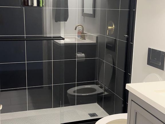 Full guest bath