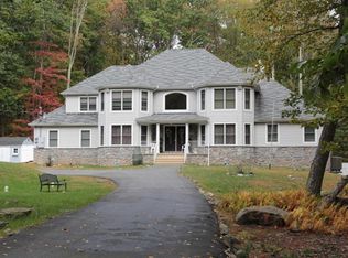 135 Columbine Ln, Milford, PA 18337
