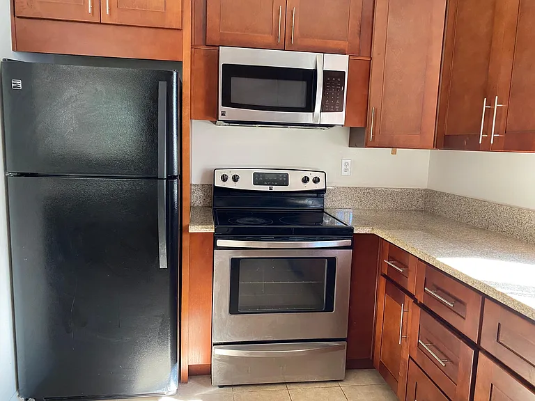 1228 S Saltair Ave #9 — Photo 7