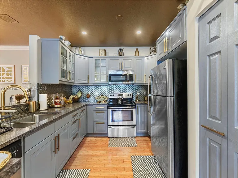 4402 SW 160th Ave #911 — Photo 1