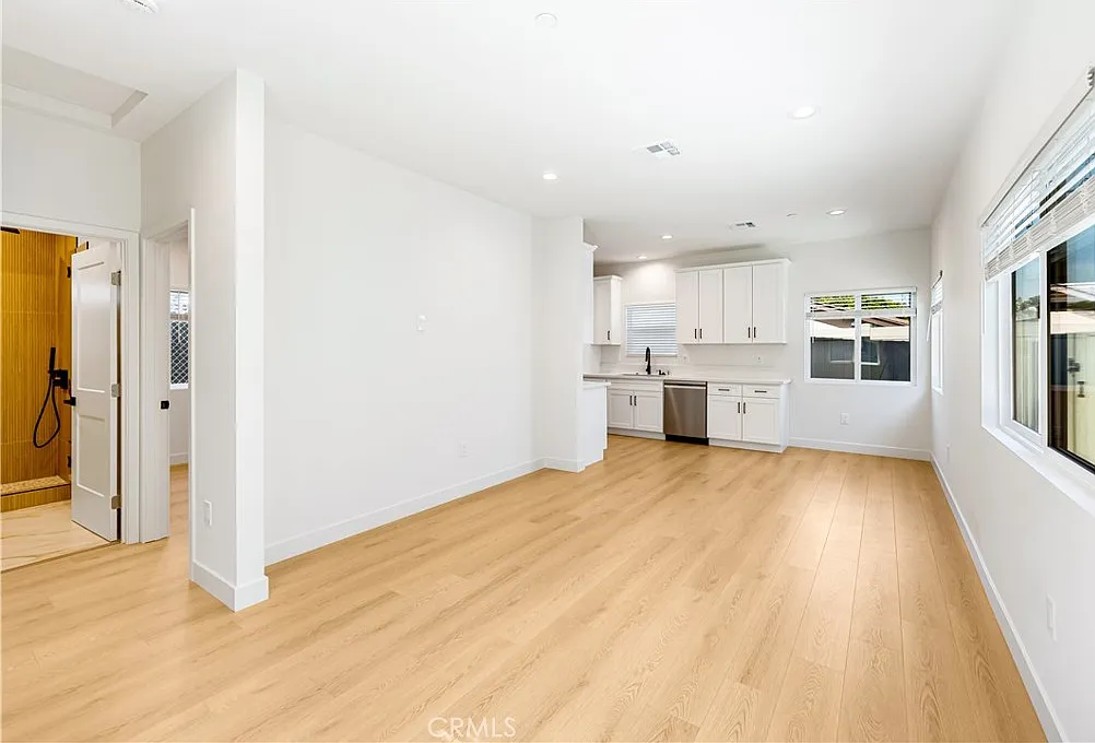 2 bed, 1150 sqft, $3,895 — Photo 3