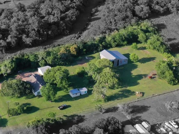 151 Austwell Rd, Tivoli, TX 77990