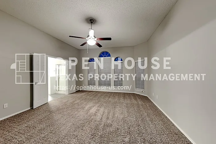 6704 Catalpa Trl — Photo 10