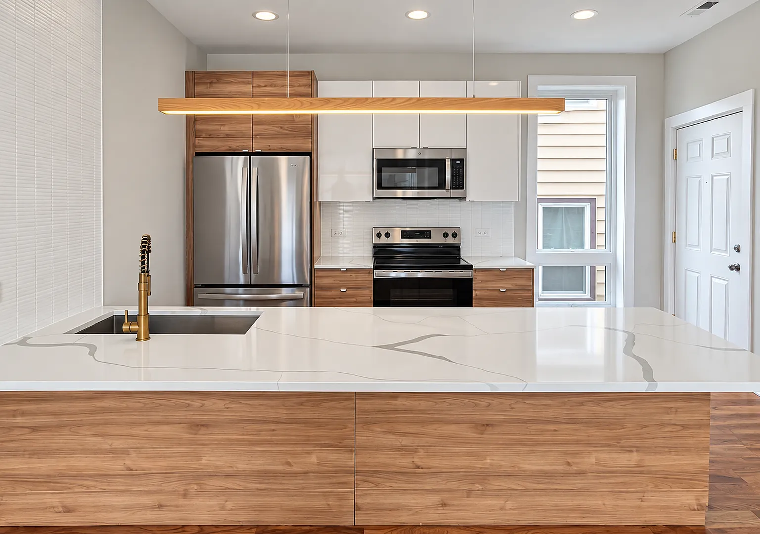 3 bed, 1200 sqft, $2,383 — Photo 2