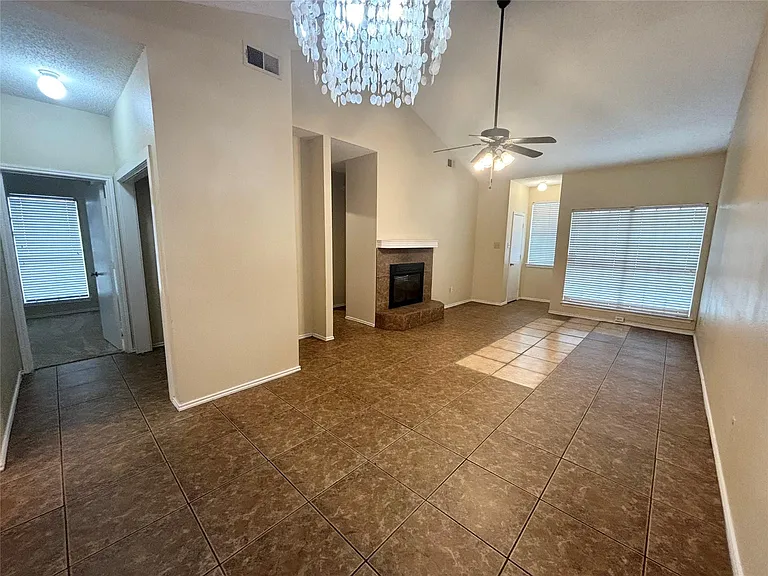 2915 Roxboro Rd — Photo 2