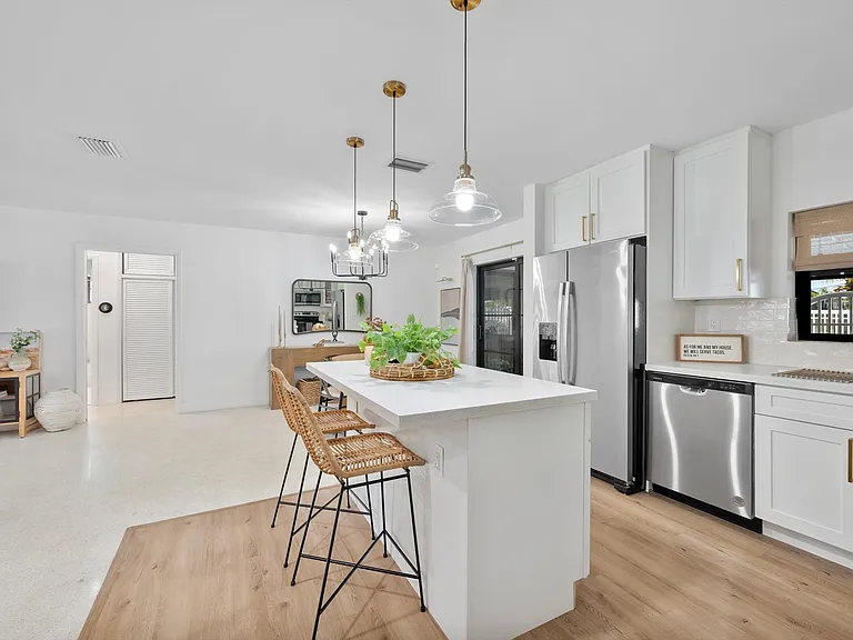 4208 Monroe St — Photo 35