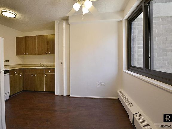 3rd image of 80 Gold St #8G