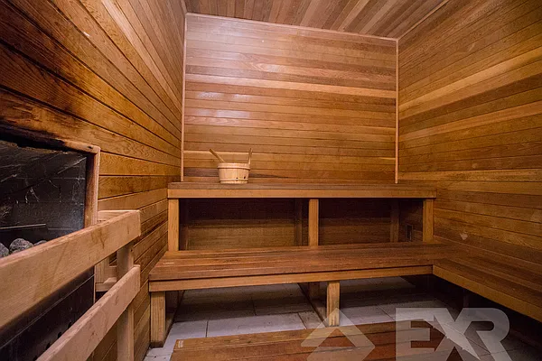 Rented by EXR | media 24