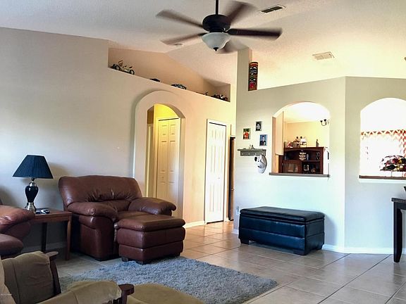3rd image of 275 Beachway Dr