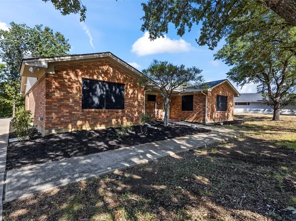 909 Robertson Rd, Grand Prairie, TX 75050