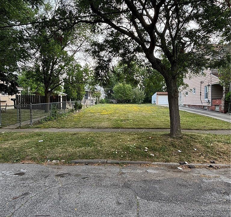1st image of 829 Whitcomb Rd