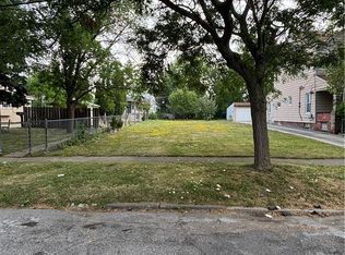 829 Whitcomb Rd, Cleveland, OH 44110