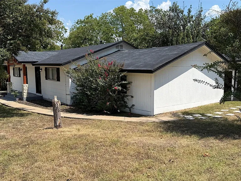 1802 E University Ave #A — Photo 2
