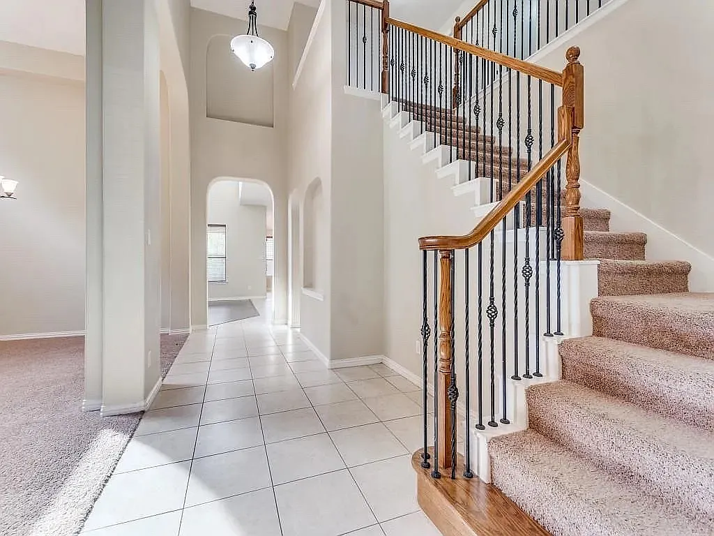 5 bed, 3662 sqft, $3,900 — Photo 3