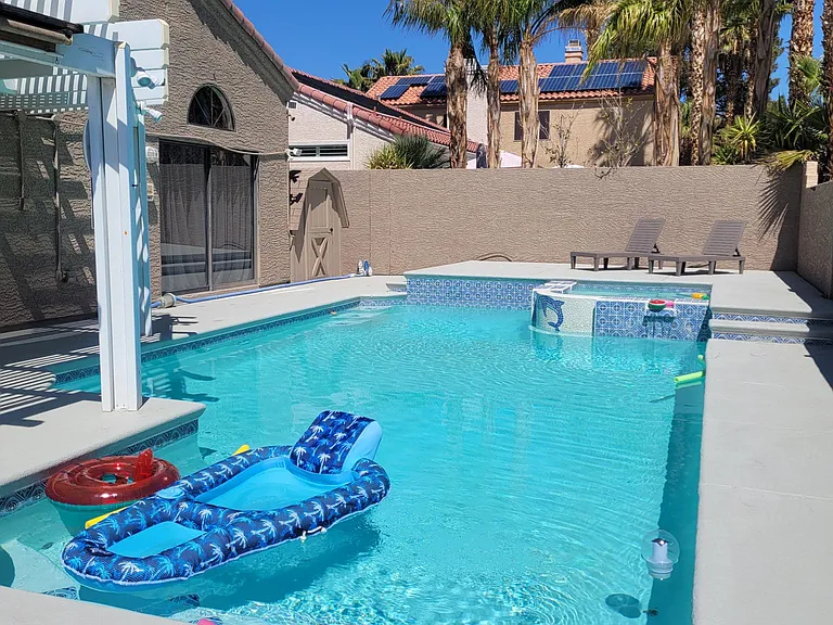 Agustine Cir — Photo 19