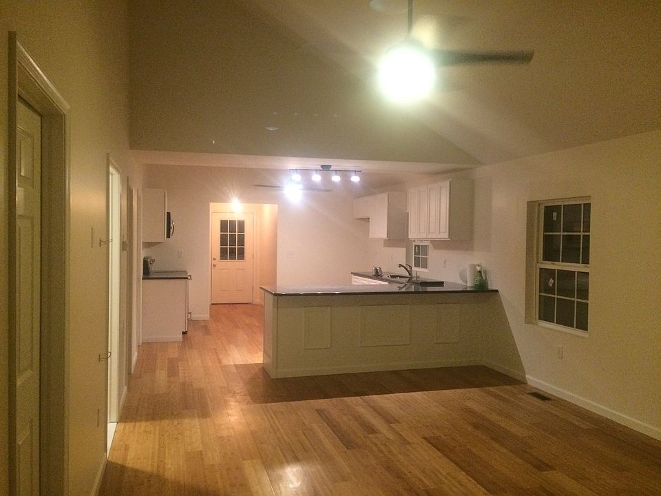2nd image of 636 Appleton Rd