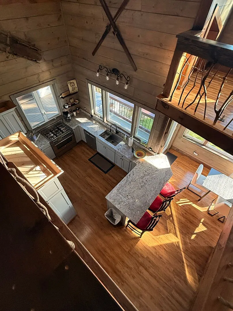 The Lodge — Photo 4