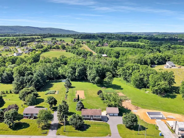 722 Canal Rd, Womelsdorf, PA 19567