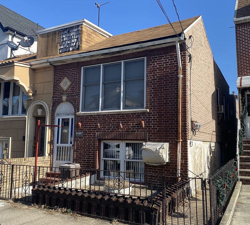 2nd image of 2263 E 1st St