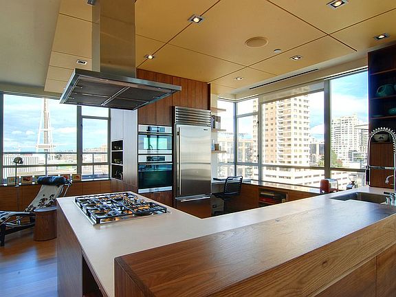 Kitchen with gas cooktop