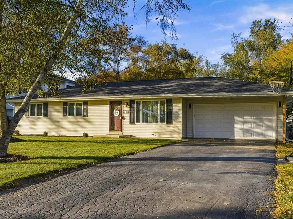 714 Martin DRIVE, Fredonia, WI 53021
