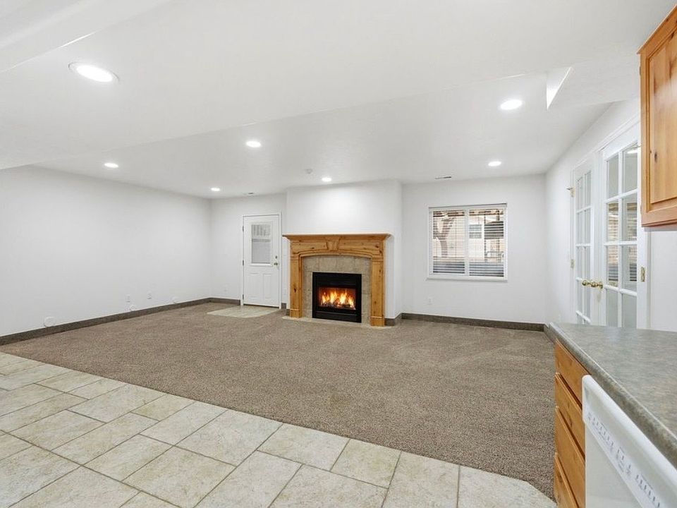 1st image of 525 W 990th St N