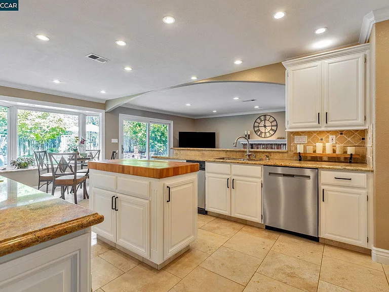 668 Sun Tree Ct — Photo 16