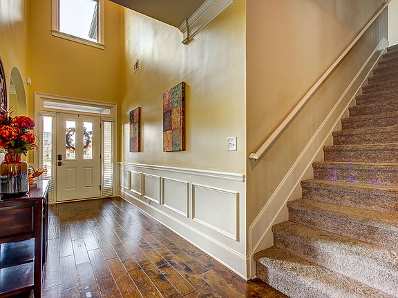 4th image of 629 Camano Way