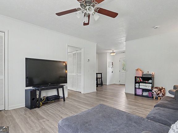 4th image of 29 Fisher Ave