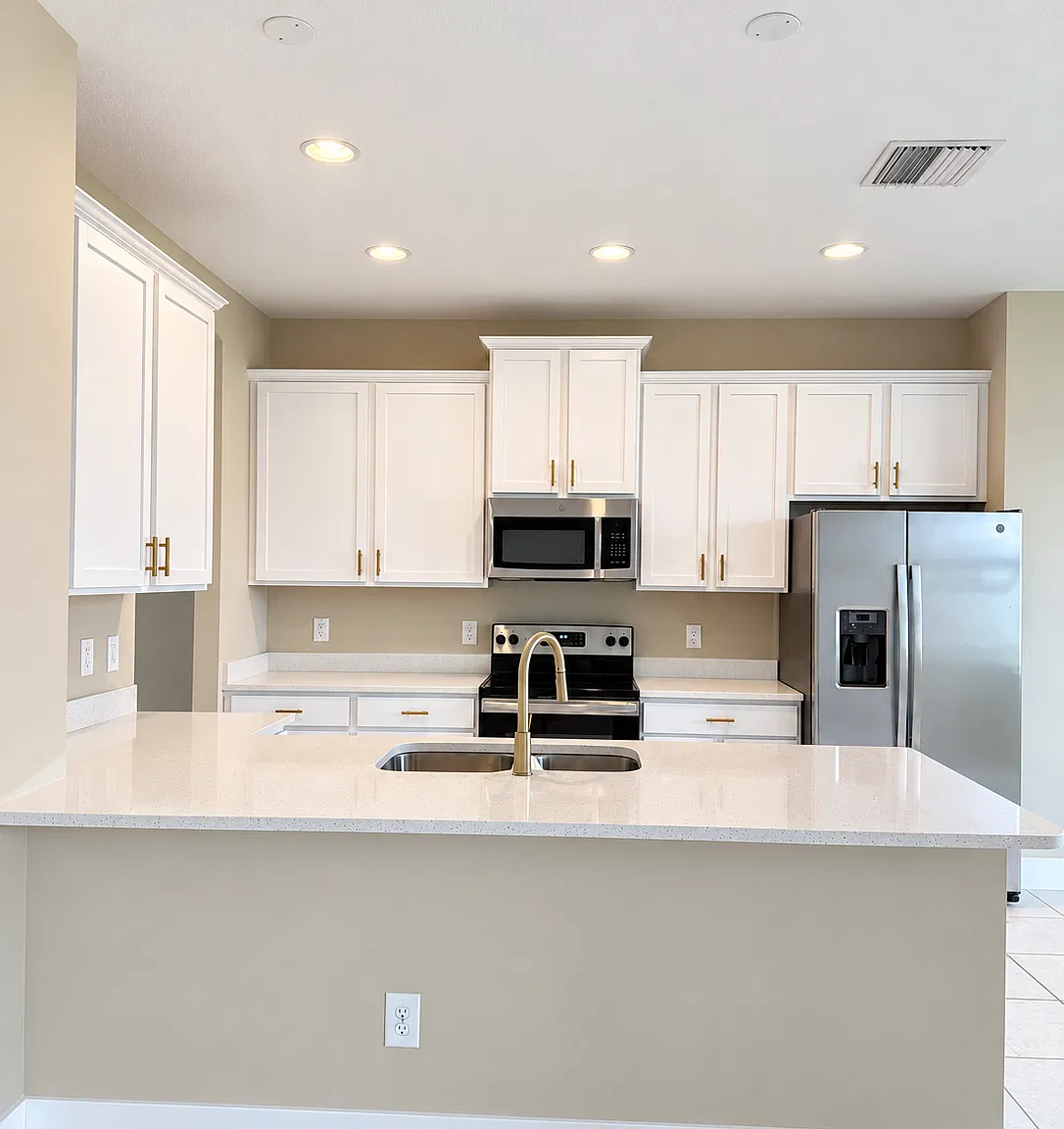 3 bed, 1638 sqft, $2,500 — Photo 2