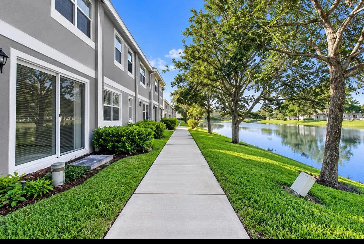 3 bed, 2.5 bath, 1705 sqft, $2,950 — Photo 4