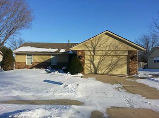 203 Stone Hedge Dr NW, Cedar Rapids, IA 52405