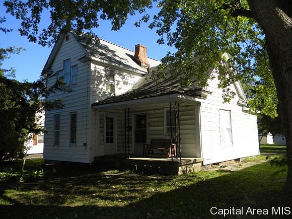 2nd image of 858 N Main St