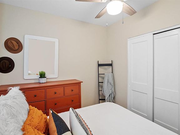 5th image of 3634 McRee Ave