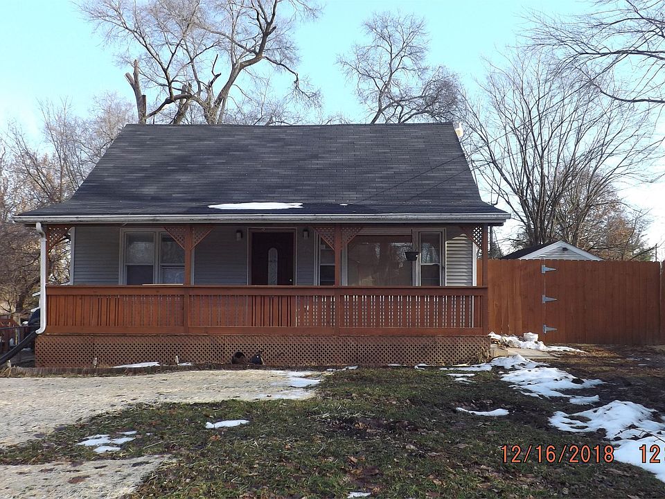 1st image of 210 Vincent Ave