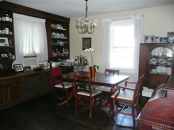 5th image of 90 Shelley Ave