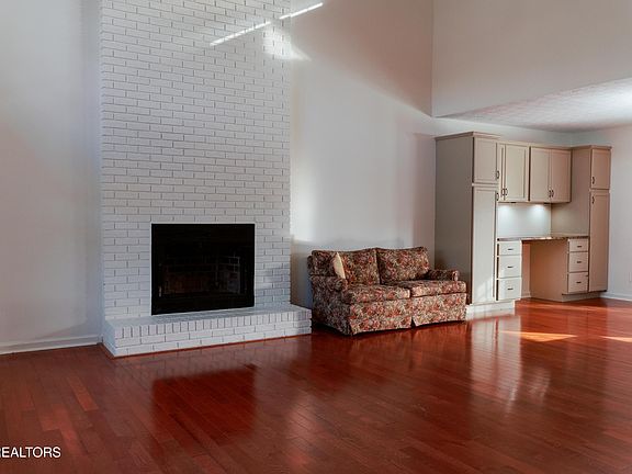 3rd image of 1228 Saybrook Ln