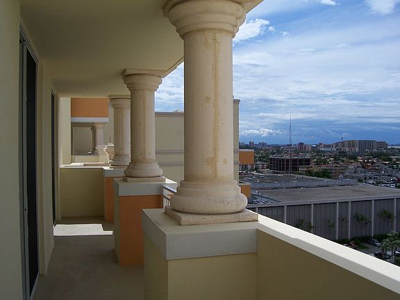 PENTHOUSE BALCONY 