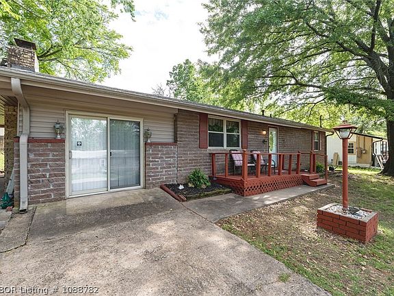 3rd image of 604 Cartwright St