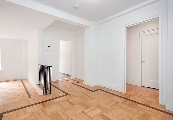 4th image of 20 E 35th St APT 7D