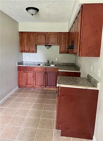 2 bed, 1.0 bath, 728 sqft, $900 — Photo 3
