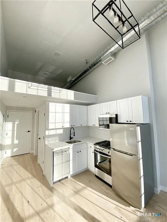 Studio, 1.0 bath, 400 sqft, $1,795 — Photo 2