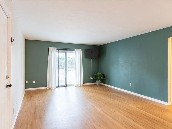 2nd image of 507 NW 39th Rd APT 132