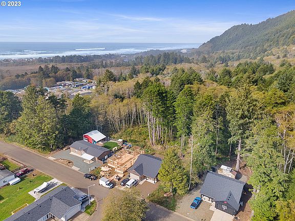 3rd image of NE 12th Ave #18200